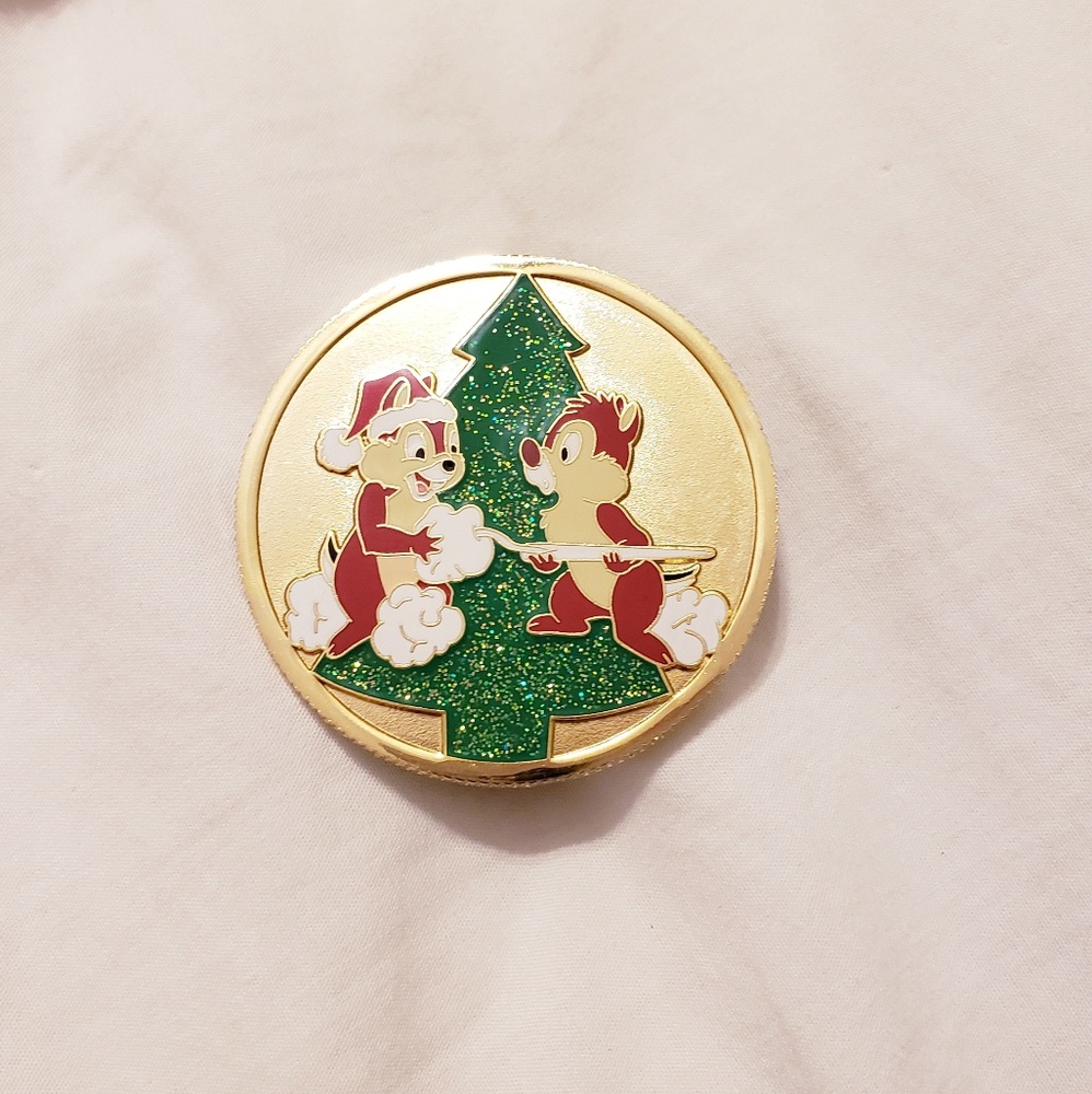 🎉HP🎉 RARE Christmas Chip & Dale Disney Pin